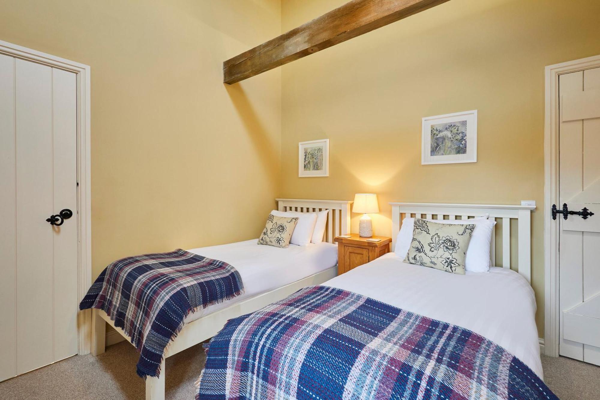 Host & Stay - Tithe Barn Cottages Easington Exterior photo
