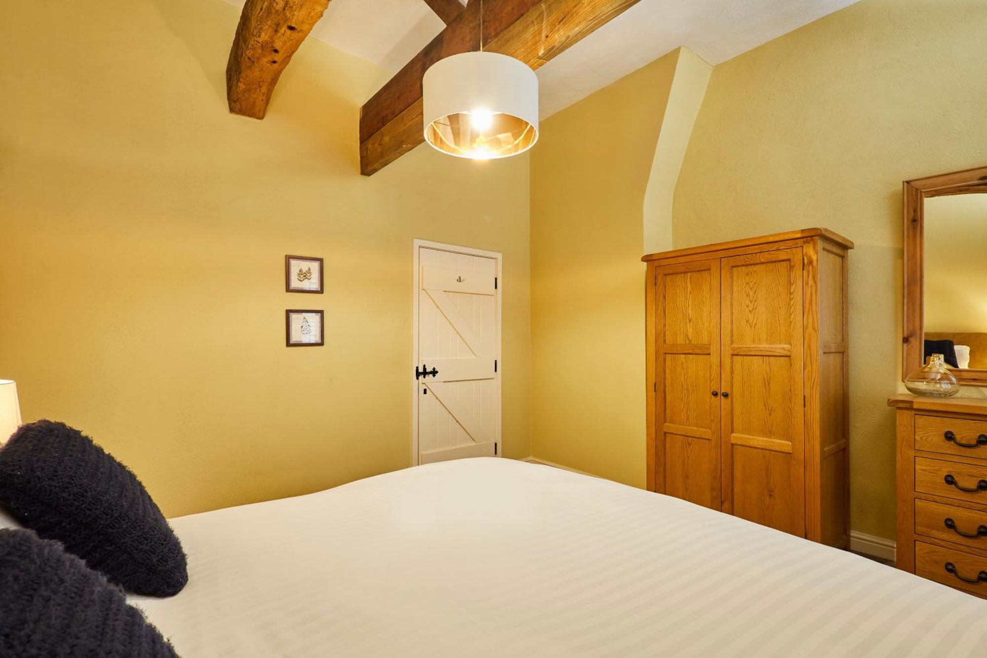Host & Stay - Tithe Barn Cottages Easington Room photo